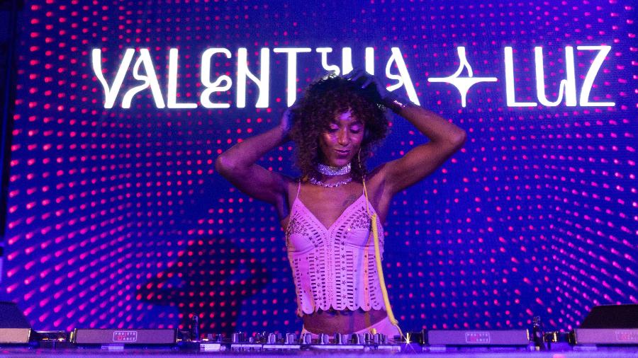 Valentina Luz encerra primeira noite de shows no palco Pacubra, do C6 Fest, no sábado (18), no Parque Ibirapuera