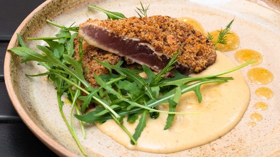 Atum mi cuit, com pistache e couve-flor, do Sky Hall Garden Bar Atum mi cuit, com pistache e couve-flor, do Sky Hall Garden Bar