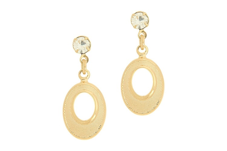 ATÉ R$ 30: Brinco oval dourado, da Cynthia Pamplona. Preço: R$ 20. Informações: www.cynthiapamplona.com.br | Preço e disponibilidade pesquisados em novembro de 2015 e sujeitos a alterações - Divulgação