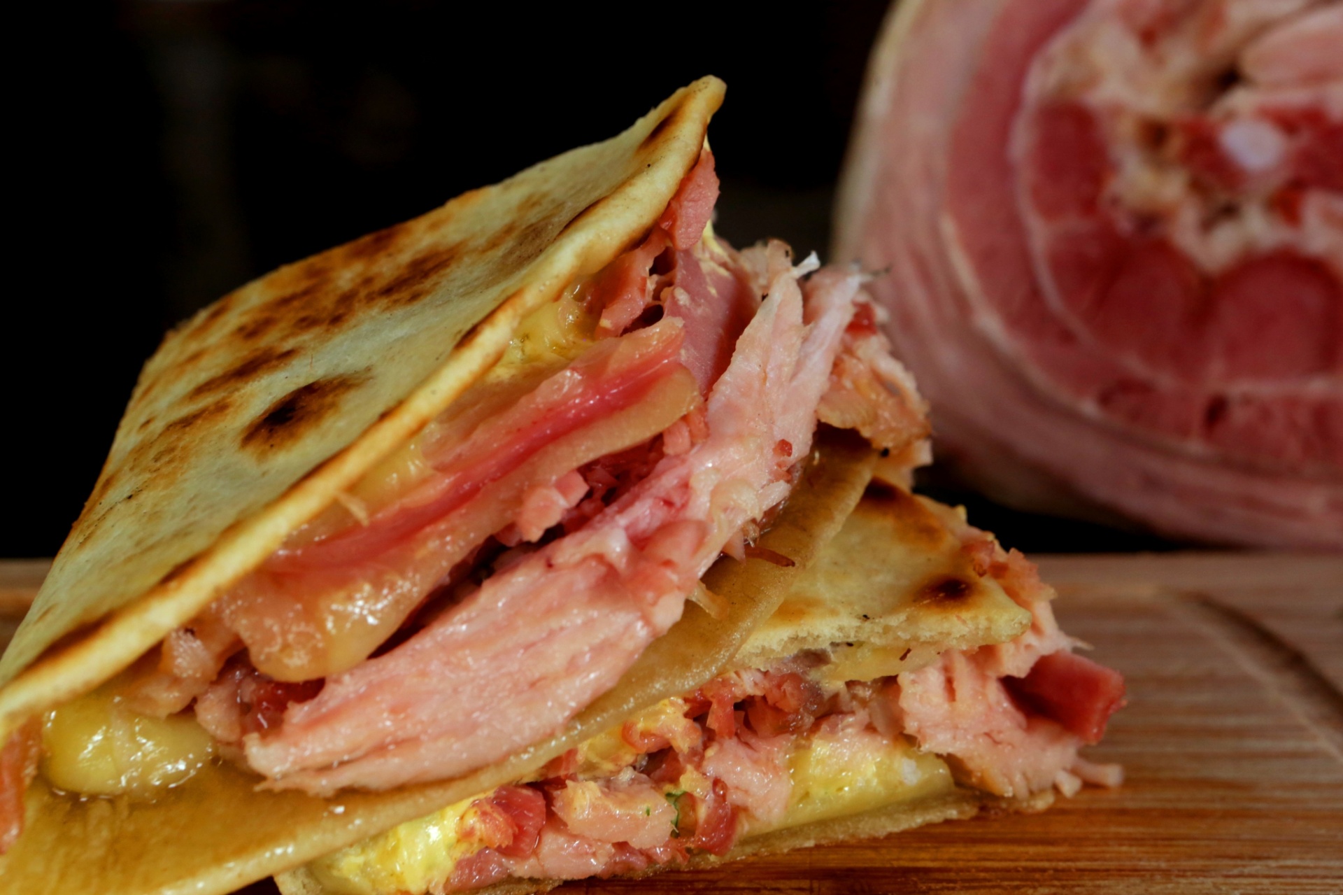 Piadina do Ciao! Vino & Birra, que comemora cinco anos com uma festa na calçada com jazz ao vivo, das 13h às 18h - Greg Salibian