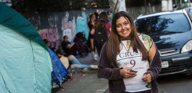 4.jul.2016 - Mariana Gonçalves também continuava acampada para garantir um lugar entre as primeiras da fila para ver as meninas do Fifth Harmony - Bruno Santos/UOL - Bruno Santos/UOL
