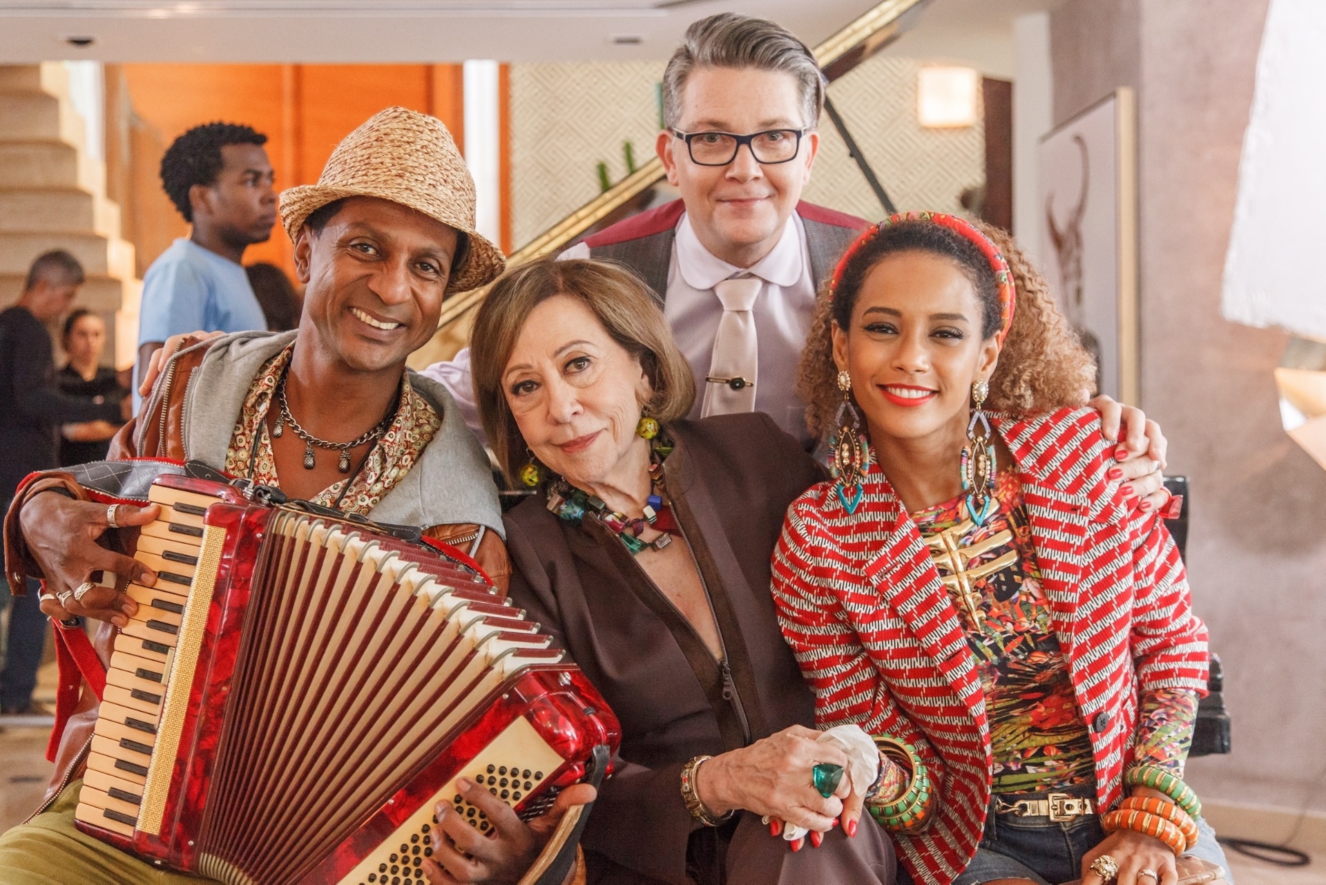 18.mai.2016 - Fernanda Montenegro grava participação especial em "Mister Brau" como Rosita, mãe de Gomes (Kiko Mascarenhas) - Artur Meninea/TV Globo