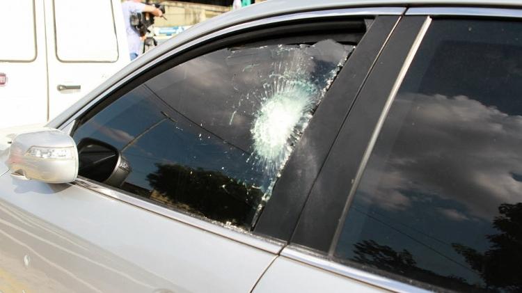 Vidro de carro blindado acertado por tiro - Jales Valquer /Fotoarena/Folhapress - Jales Valquer /Fotoarena/Folhapress