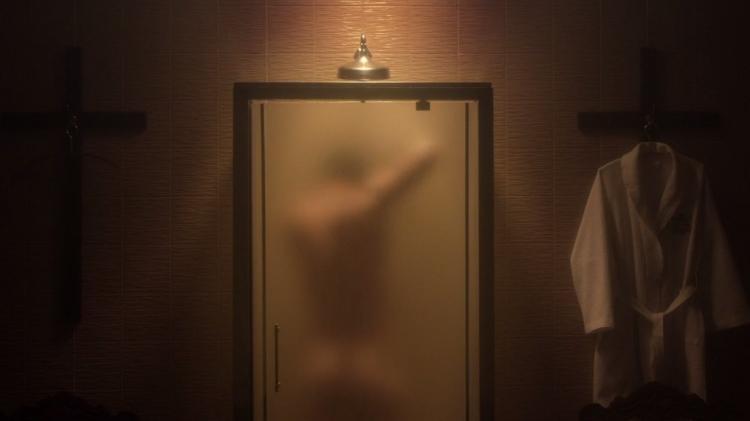 Jude Law em cena do episódio de estreia da série "The Young Pope" - Reprodução - Reprodução