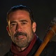 Negan se prepara para usar Lucille em cena de The Walking Dead - Divulgação