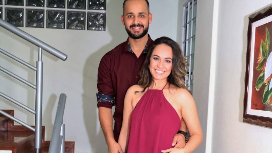 Barbara Campos Moraes e o noivo, Leandro; os dois estão à espera do primeiro filho e se casam em 2018 - Arquivo pessoal