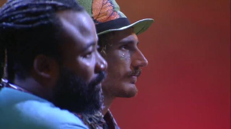 Rodrigo e Alan conversam na festa BBBloco - Reprodução/GloboPlay - Reprodução/GloboPlay