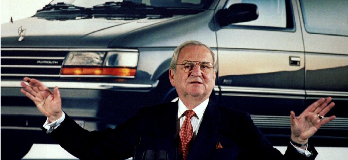 Lee A. Iacocca durante balanço de lucros da Chrysler em fevereiro de 1991 - John Hillery/Foto de arquivo/Reuters