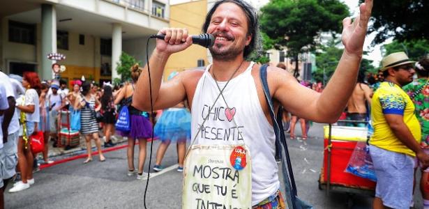 Folia carioca já começou | Cordão do Boitatá inicia desfile no Rio com a tradicional cobra de fogo