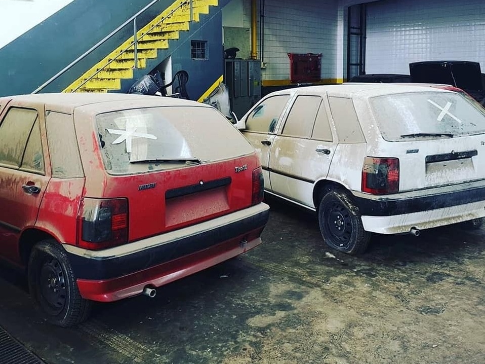 De Ômega e Tempra à Celta: 200 carros abandonados em galpão são vendidos em  Recife - Jornal do Carro - Estadão