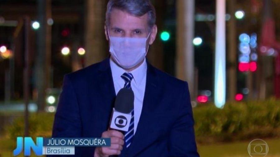 Júlio Mosquéra, repórter da TV Globo, usando máscara - Reprodução/TV Globo