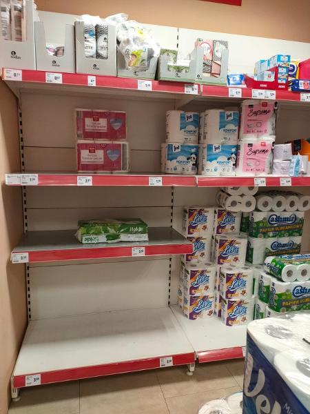 Na tarde de segunda-feira (19) já faltava papel higiênico no supermercado perto da minha casa, em Berlim - Nina Lemos