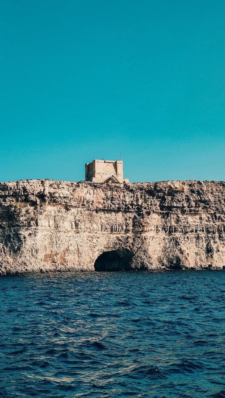A Torre de Santa Maria é um resquício do passado histórico da ilha de Comino