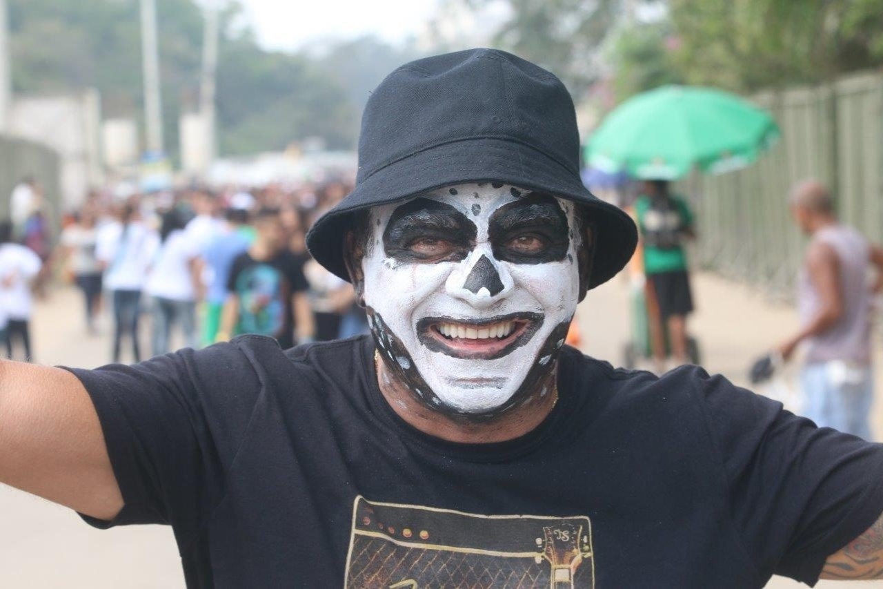 26.set.2015 - Público começa a chegar na Cidade do Rock para o sexto dia de shows do Rock in Rio 2015, que tem como atração principal a cantora americana Rihanna. - Zulmair Rocha/UOL