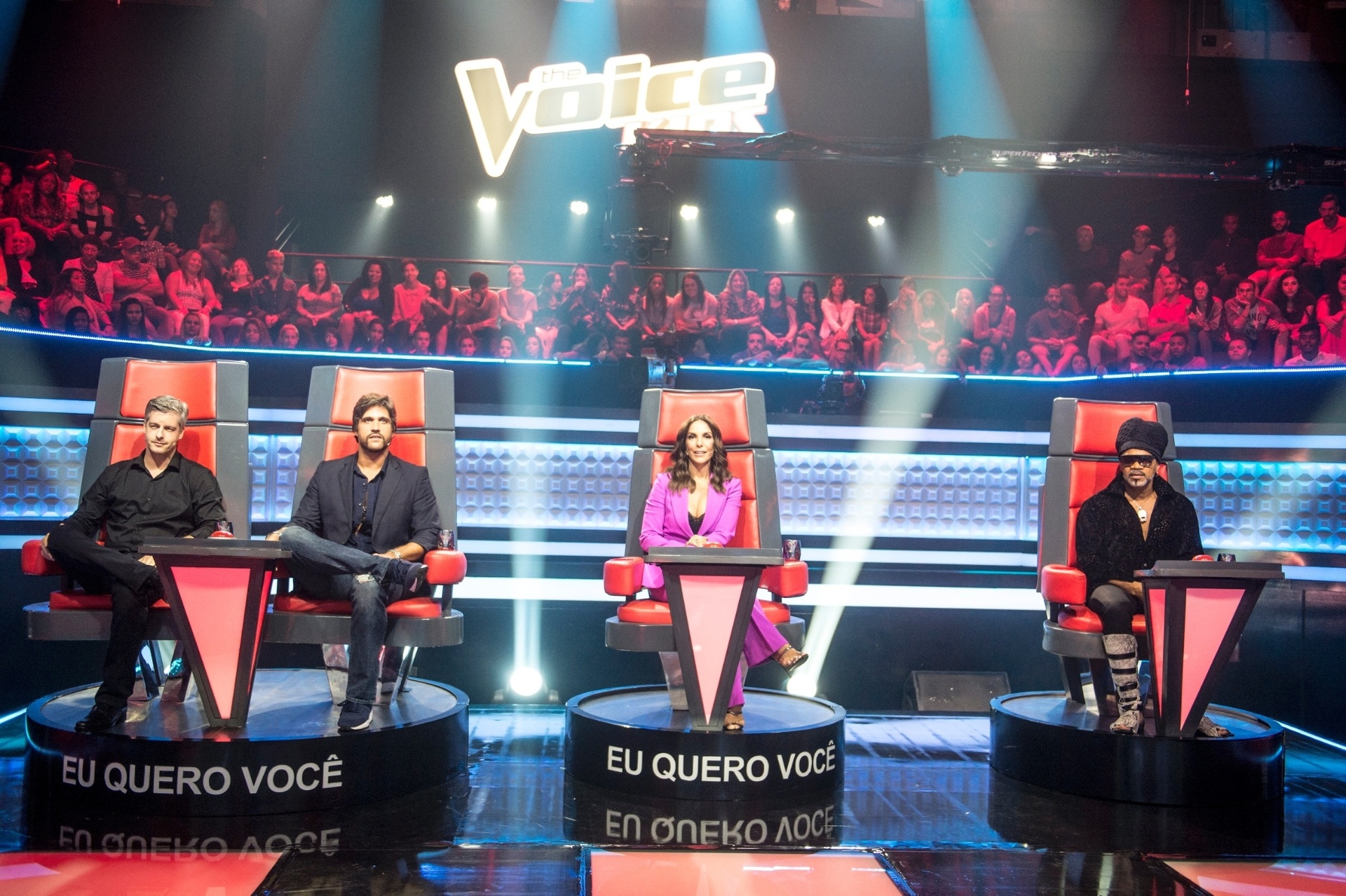 Victor & Leo, Ivete Sangalo e Carlinhos Brown sentam na cadeira do "The Voice Kids" - Renato Rocha Miranda/TV Globo