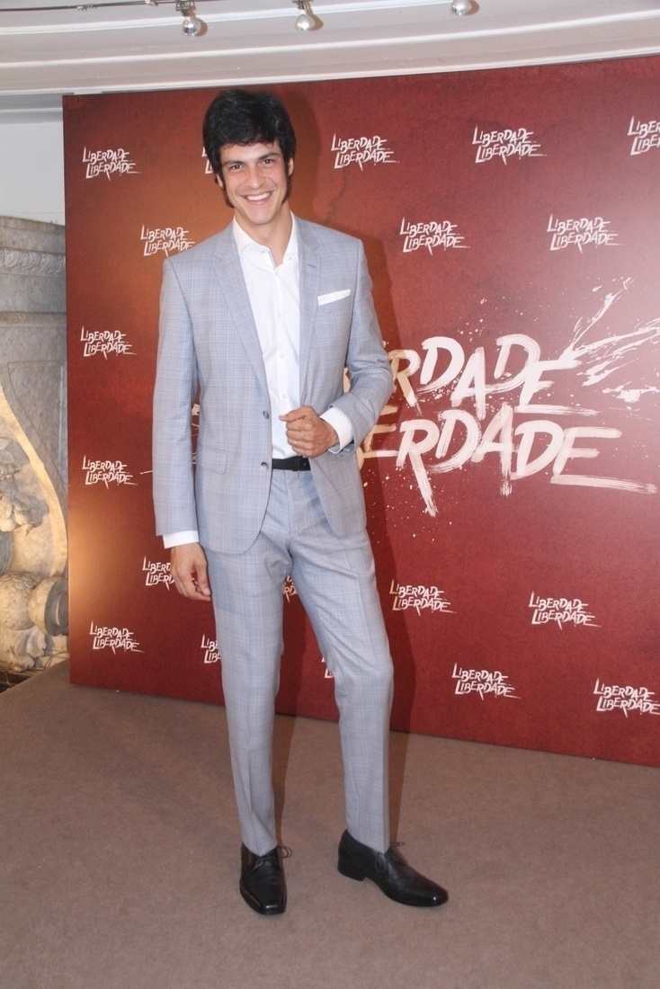 31.mar.2016 - Matheus Solano capricha nas costeletas na festa de lançamento da novela "Liberdade, Liberdade" - Thyago Andrade e Graça Paes/ Brazil News