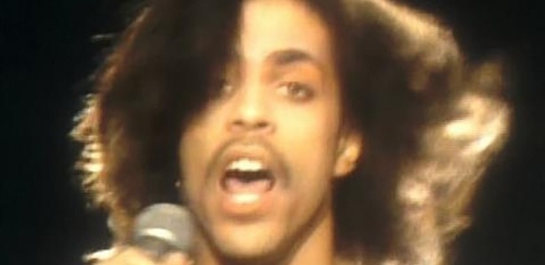 Prince foi encontrado morto em sua casa, aos 57 anos, dentro do elevador que dava acesso ao seu estúdio - Reprodução