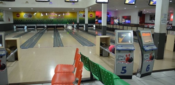 Big Bowl Curitiba, instalado no Shopping & Sports, tem 14 pistas de boliche para  garantir a diversão da criançada - Reprodução/Facebook - Reprodução/Facebook