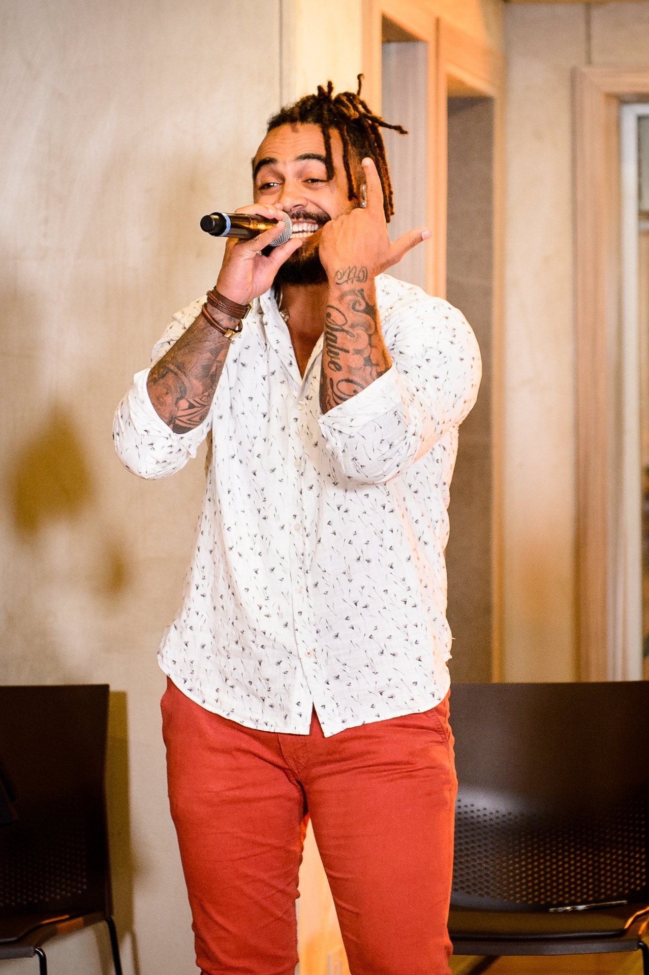 1.jul.2016 - O brasiliense Guga Camafeu ensaia para o quadro "Iluminados" do "Domingão do Faustão" - Divulgação/TV Globo