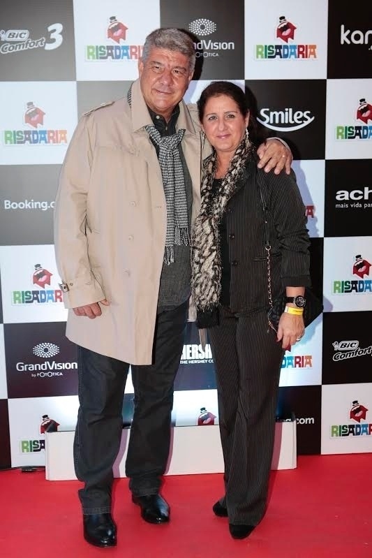 30.jun.2016 - Joel Santana posa para fotos ao chegar ao Festival Risadaria - Rafael Cusato/Brazil News