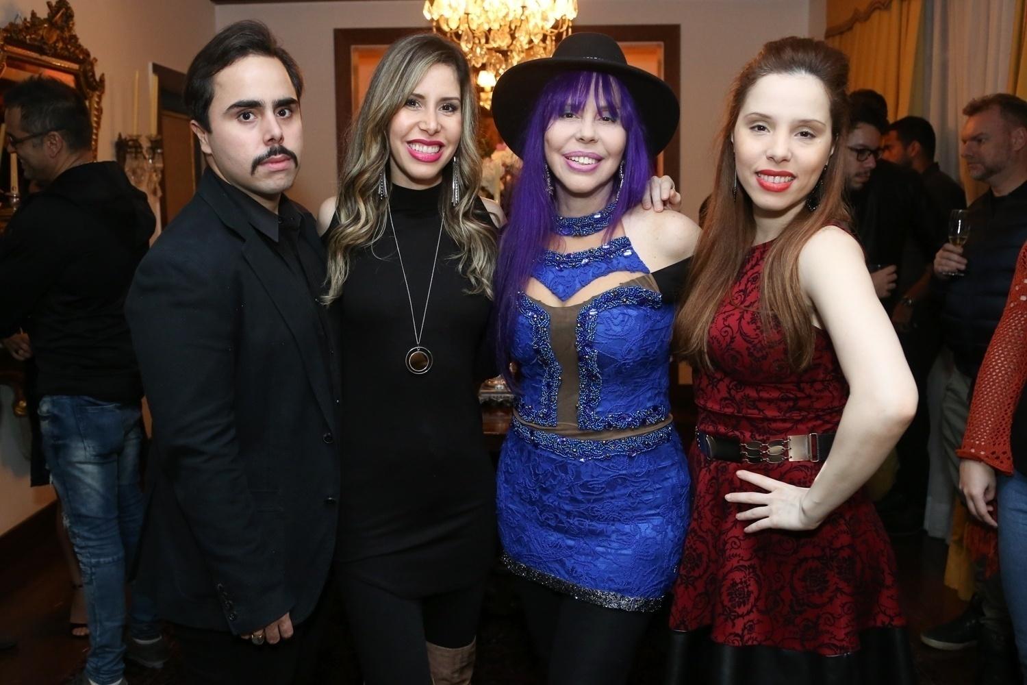 Baby do Brasil comemora aniversário de 65 anos ao redor dos filhos Krishna Baby, Nana Chara e Zabelê - Roberto Filho/Brazil News