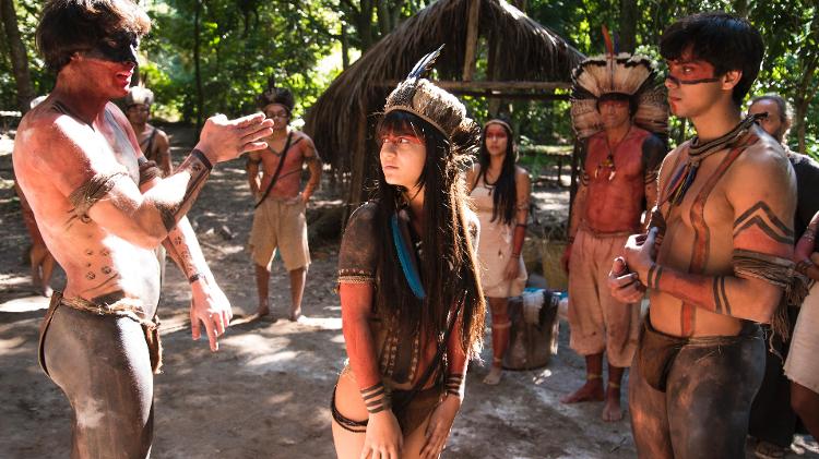 Ubirajara (Allan Souza Lima), Jacira (Giullia Buscacio) e Piatã (Rodrigo Simas) em "Novo Mundo" - César Alves/TV Globo - César Alves/TV Globo