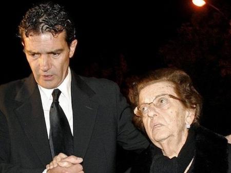 Mãe do ator Antonio Banderas morre aos 84 anos - 04/11/2017 - UOL TV e  Famosos