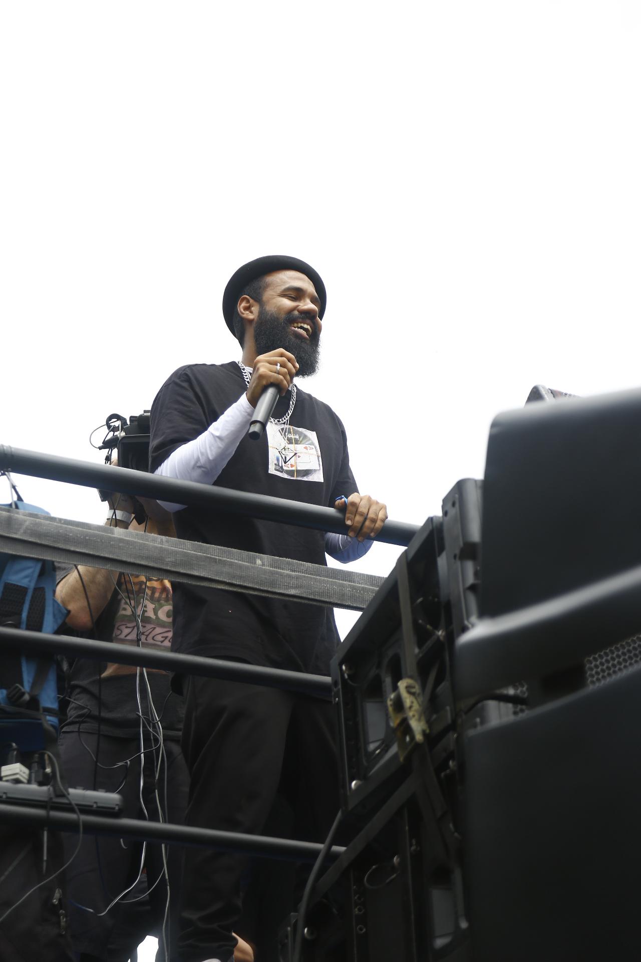 Baiana System lota avenida 23 de Maio, em São Paulo, neste sábado (17) de pós-Carnaval - Guilherme Zauith/UOL