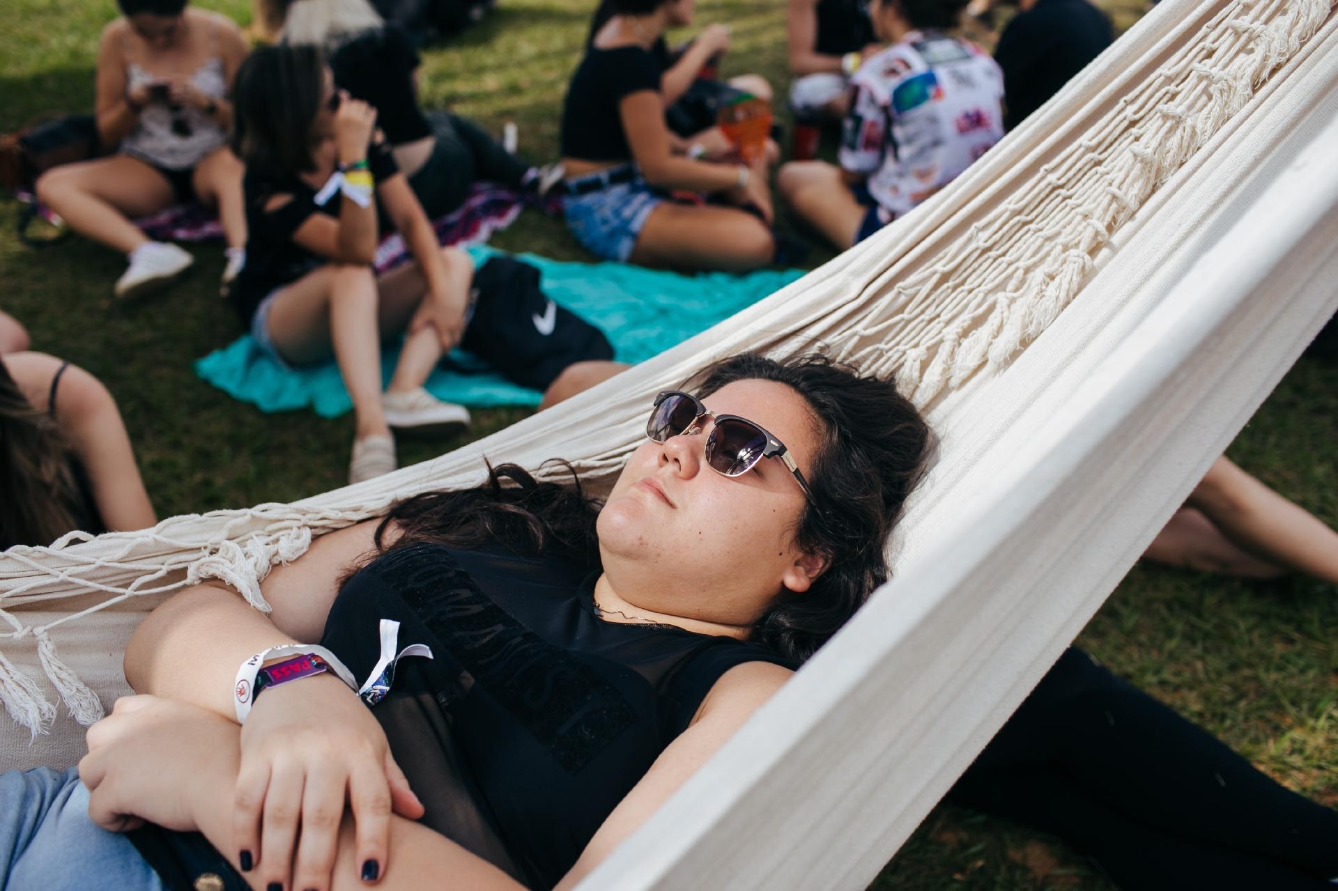 Público aproveita as redes para descansar no Lollapalooza Brasil 2018 - Felipe Gabriel/UOL