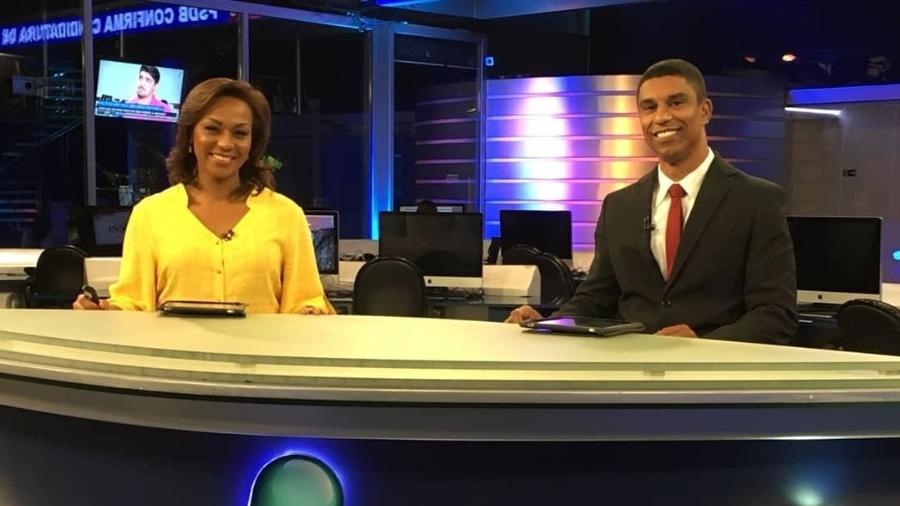 Luciana Camargo e Rodrigo Cabral formaram a primeira dupla negra em uma bancada de telejornal no "RedeTV News" - Reprodução/Facebook