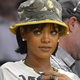 Bucket hat: tendência queridinha de Rihanna promete fazer cabeça de famosas - Getty Images