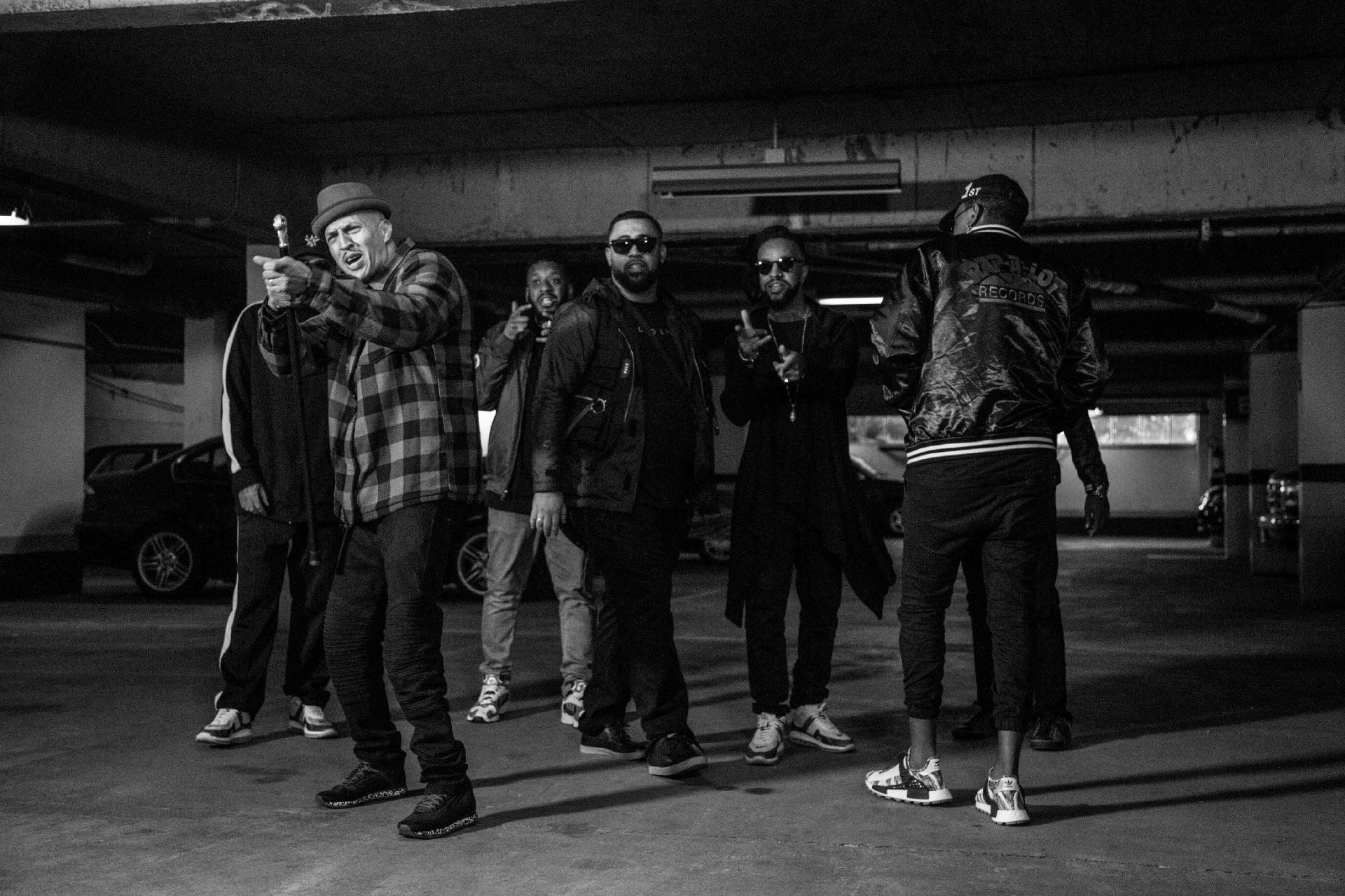 Rappers durante gravação do videoclipe de "O Céu é o Limite" - Moah Buffalo