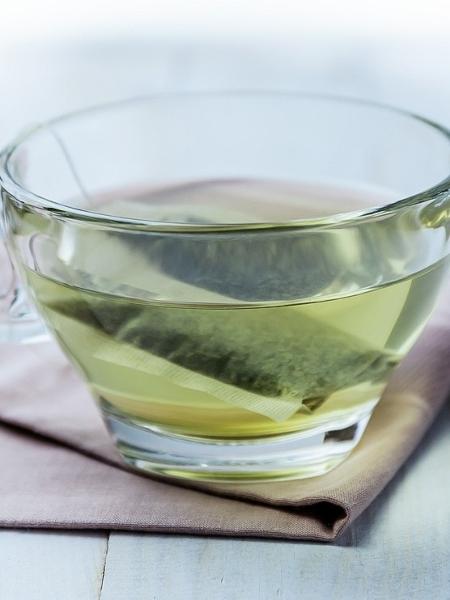 O chá-verde feito com água de garrafa possui mais catequinas, que ajudam a combater radicais livres - iStock