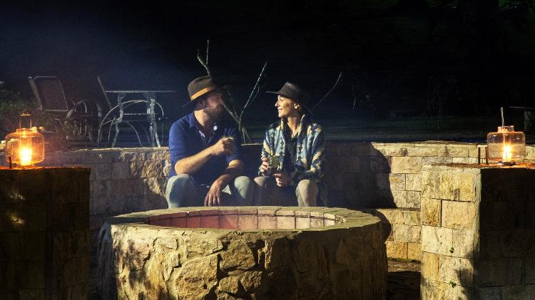 Jantar ao redor da fogueira - Caio Ferrari - Caio Ferrari