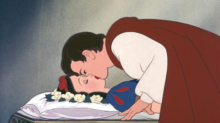 Cena clássica do beijo em "Branca de Neve e os Sete Anões" - Divulgação - Divulgação