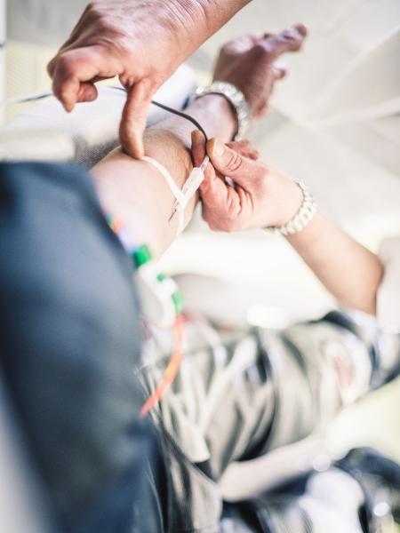 Transfusão de plasma pode ajudar pacientes do novo coronavírus - egon69/iStock