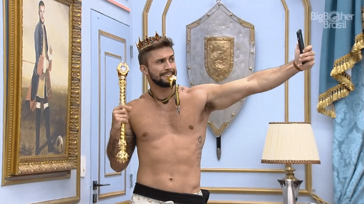 BBB 21: Arthur tira selfie no quarto do líder - Reprodução/Globoplay - Reprodução/Globoplay