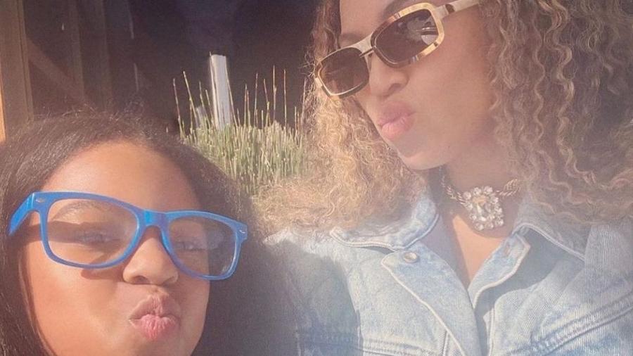 Beyoncé ao lado de Blue Ivy - Reprodução/Instagram