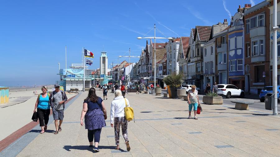 Calçadão da praia Malo les Bains, em Dunquerque: Principais pontos turísticos devem permanecer vazios em 2022 - Getty Images