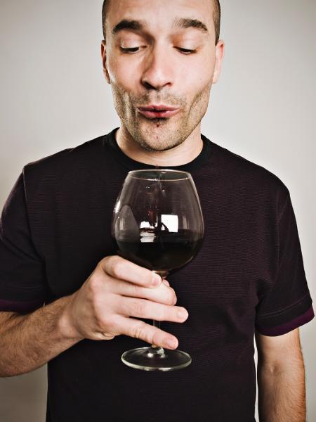 Cuspir vinho é comum no meio - Getty Images/iStockphoto - Getty Images/iStockphoto