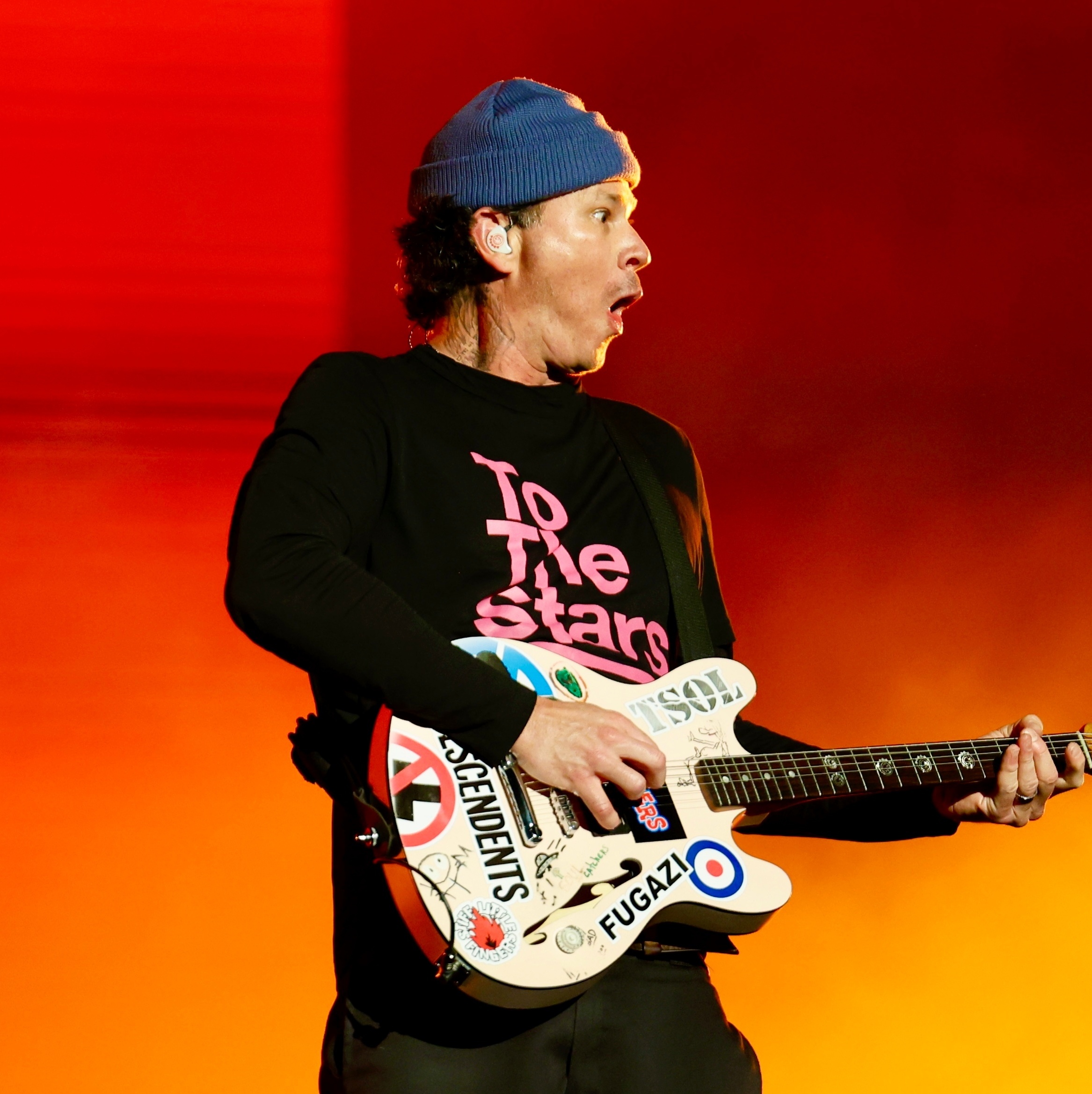 Veteranos do Blink-182 trazem para 2024 energia punk-pop dos anos 1990