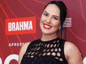 Graciele Lacerda mostra barriga de gravidez em vestido todo vazado