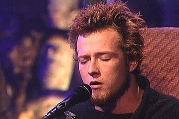 Scott Weiland durante a gravação do Acústico MTV Stone Temple Pilots em 1993 - Reprodução