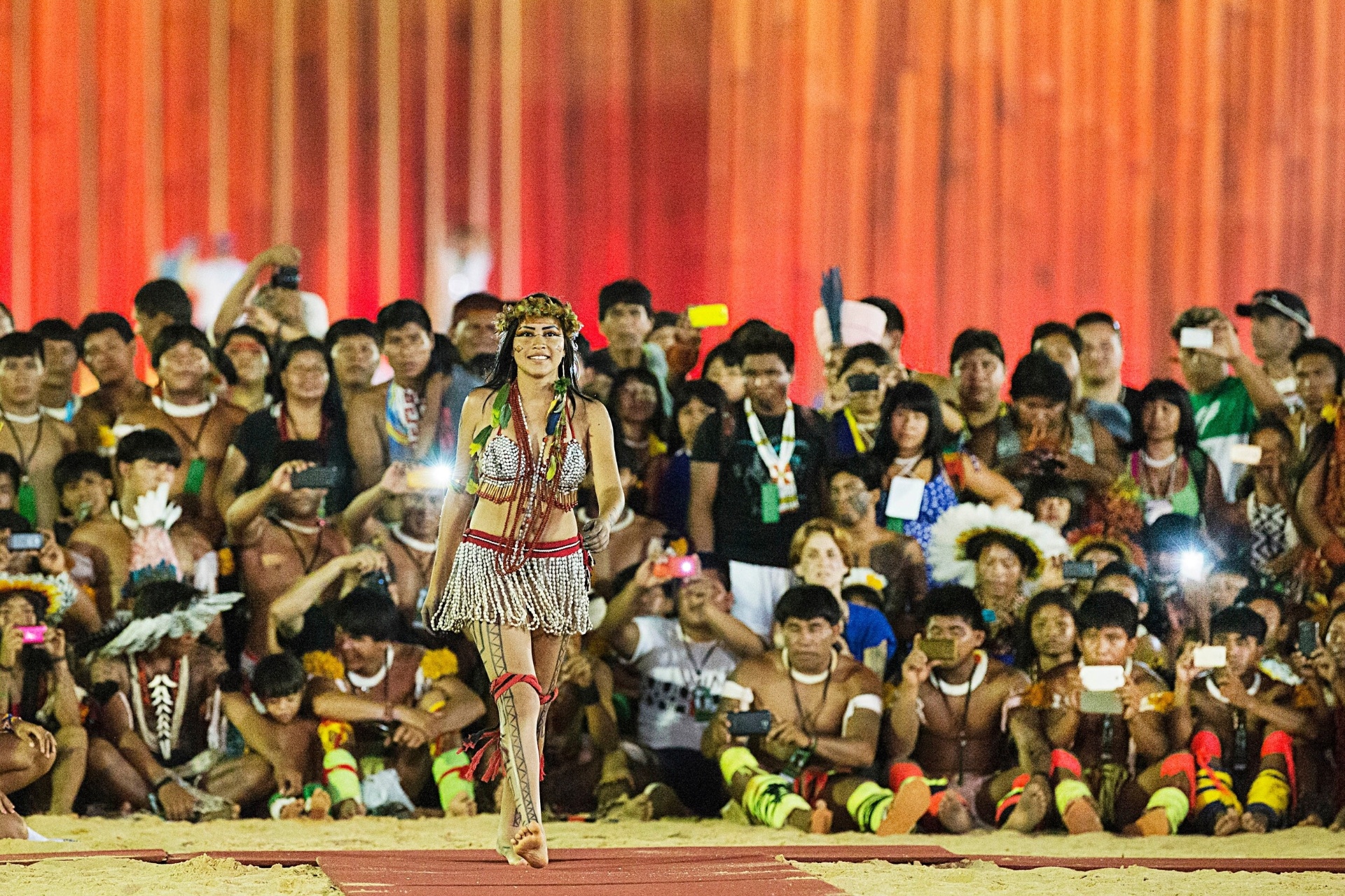 De 19 de janeiro a 21 de fevereiro, a exposição FotoRetrospectiva 2015 traz 80 fotos que relembram acontecimentos de 2015 como protestos, crise hídrica,  desastre ambiental de Mariana (MG), jogos Pan-Americanos, despedia da modelo Gisele Bündchen das passarelas, entre outros. A mostra será realizada no Shopping Ibirapuera, com visitação gratuita. Onde: Av. Ibirapuera, 3.103, Moema, São Paulo - Eduardo Knapp