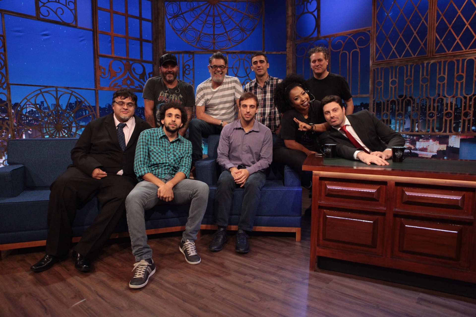 7.mar.2016 - O elenco do "The Noite" no sofá de entrevistas do programa do SBT - Leonardo Nones/SBT