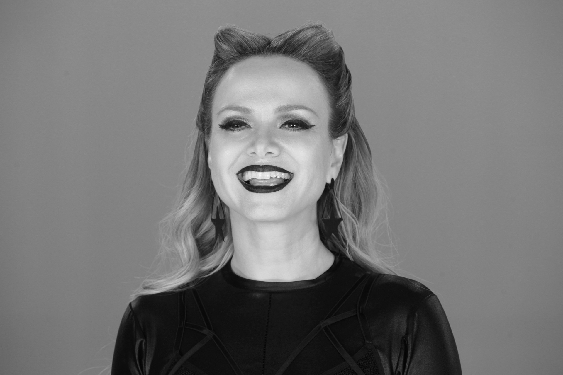 20.mai.2016 - Eliana grava sua versão para o clipe "Bang", da cantora Anitta. Performance da apresentadora irá ao ar neste domingo (22), no SBT - Leonardo Nones/SBT