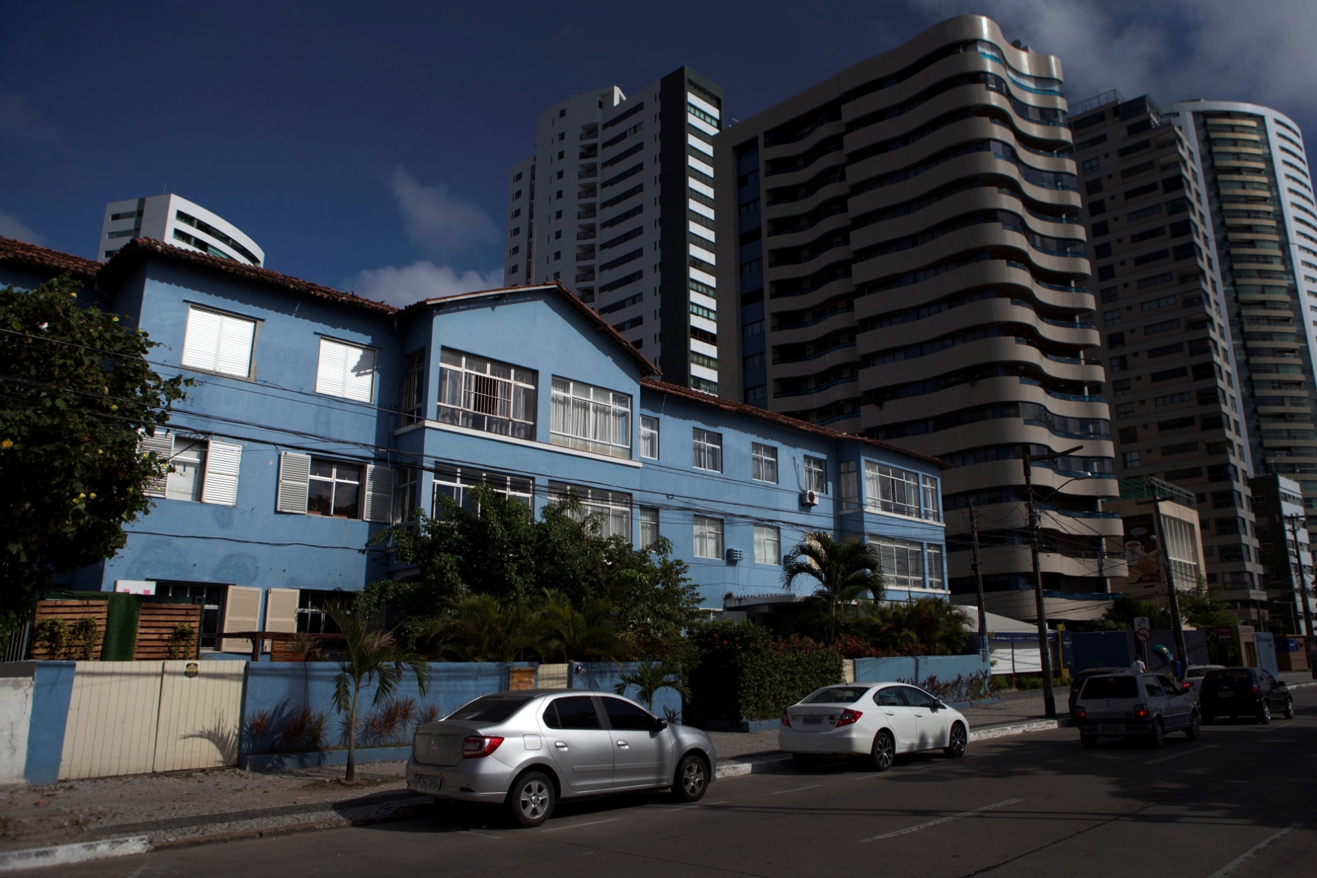 Imagem de Oceania, prédio onde foi filmado o filme "Aquarius", em Recife - Beto Figueiroa/UOL