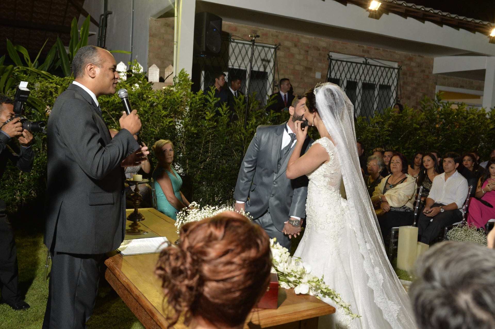 21.nov.2016 - Laura Keller e Jorge Sousa se casam no Rio - Bruno Romão