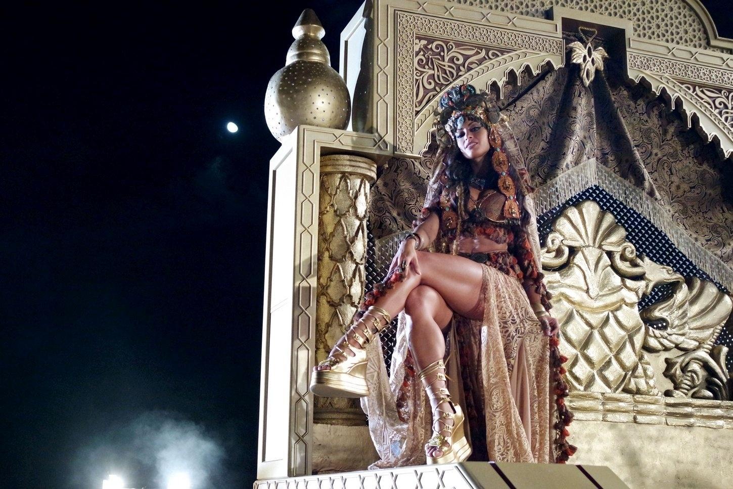 10.dez.2016 - Raphael Vianna e Aline Riscado durante as gravações dos comerciais do espetáculo "A Paixão de Cristo", em Nova Jerusalém  - AgNews