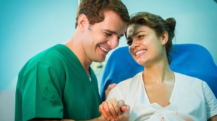 Vitor (Daniel de Oliveira) acompanha Alice (Sophie Charlotte) na hora do parto em "Os Dias Eram Assim" - João Miguel Júnior/TV Globo - João Miguel Júnior/TV Globo